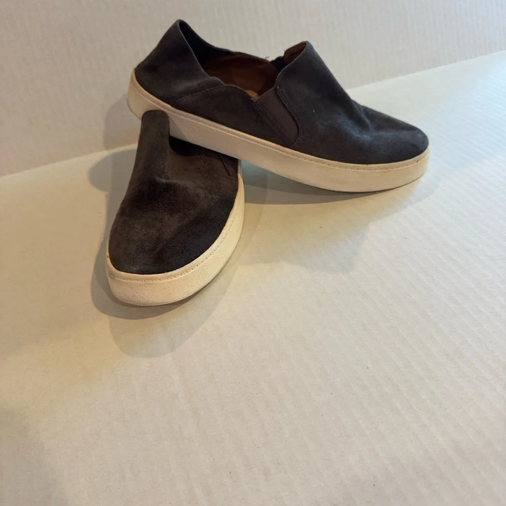 Men’s Suede slip on shoes size 8